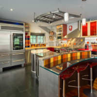 <p>The kitchen features bright colors and modern design.</p>