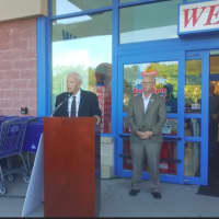 <p>ShopRite&#x27;s president Rocky Cingari speaks at the store&#x27;s grand opening in Danbury</p>