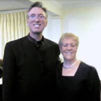 <p>The Connecticut Choral Society&#x27;s Music Director Eric Dale Knapp  with Lori McHugh</p>