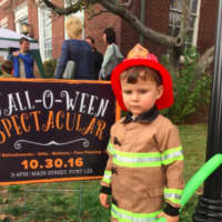 <p>How adorable is this firefighter?</p>