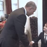 <p>President Barack Obama meeting the Scarsdale 6-year-old who offered to take in refugees as brothers and sisters.</p>