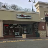 <p>The Verizon store on Central Park Avenue, where the alleged robbery began.</p>