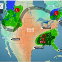 <p>A look at the weekend weather pattern.</p>