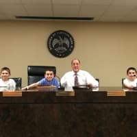 <p>Area kids met with borough officials during a Light It Up Blue event.</p>