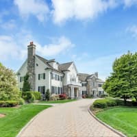 <p>Phil Simms is selling his Franklin Lakes home.</p>