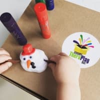 <p>A child make a snowman with one of the toys from Sensory TheraPLAY.</p>