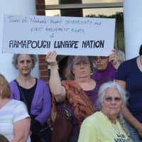 <p>Supporters of the Ramapough Lunaape Nation gathered outside Mahwah&#x27;s municipal building.</p>