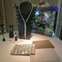 <p>Agabhumi Jewelry of Stamford featured this product.</p>