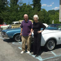 <p>Residents from Atria with the classic cars.</p>
