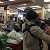 <p>Hannah Steinberg checks out while shopping at DeCicco&#x27;s of Scarsdale.</p>