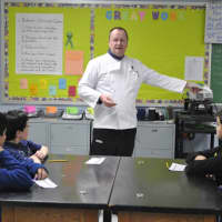 <p>Chef Loran O’Connell of Old Oaks Country Club in Purchase, N.Y., talks about the science of cooking during a career fair March 22 at Rogers Park Middle School.</p>