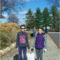 <p>Mahopac Girl Scout Troop 1286 and Mahopac High School recently teamed did a fall cleanup of the high school&#x27;s gardens.</p>