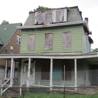 <p>This Mount Vernon home is one of several that are in disrepair around the city.</p>
