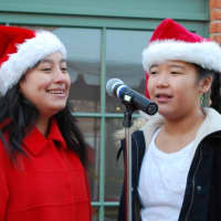 <p>Victoria Iparreguirre and Alexandra Bodnar sing holiday songs. </p>