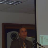 <p>Dr. Ralph Napolitano explains the benefits of full day kindergarten at a meeting in Yorktown.</p>