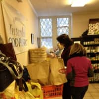 <p>Students from Mount Kisco Elementary School helped participate in a food drive and fundraiser for the Mount Kisco Food Pantry recently.</p>