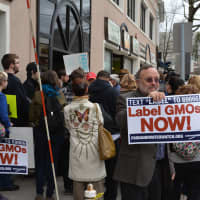 <p>People rally in Mount Kisco to support the labeling of GMO food.</p>