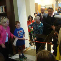 <p>Dee Strilowich and Peter Coffin cut the ribbon on the new Ridgefield Library.</p>