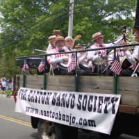 <p>The Easton Banjo Society is greeted with great excitement by everyone watching the Fairfield Memorial Day Parade. </p>