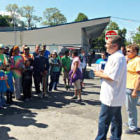 <p>Mayor Spano speaks to the crowd and thanks everyone for participating and volunteering to make Yonkers cleaner. </p>