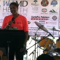 <p>Dr. Jackqueline McLean Markes, mother of Kyle Markes, a Stamford boy who lost his battle to leukemia, speaks to the runners. </p>