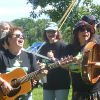 <p>The Walkabout Clearwater Chorus, a group formed by Pete Seeger. </p>