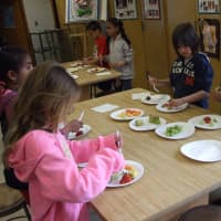 <p>School children created healthy artwork lunches to be displayed at the mural.</p>