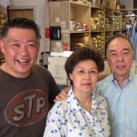 <p>Eric Moy (left) and his parents Lili and Sam. </p>