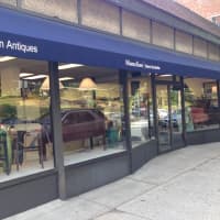 <p>Accents on Antiques is located on 125 Wolfs Lane. </p>