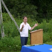 <p>David Brant, executive director of the Aspetuck Land Trust, speaks in Easton on Monday about the State of the Birds in Connecticut. </p>