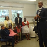 <p>NBA player Ray Allen talks to kids at Ponus Ridge Middle School in Norwalk, where his Ray of Hope Foundation donated a new computer lab.</p>