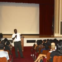 <p>Alumni and manager of player relations and community outreach for the New York Mets Donovan Mitchell visited and stressed the importance of making life goals. </p>