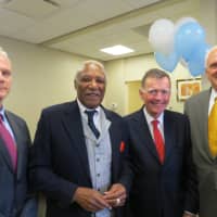 <p>Mount Vernon Mayor Ernest Davis, second from left, with top officials from Lawrence Medical Center.</p>