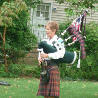 <p>Bagpiper Stephanie Moore of the New Canaan Volunteer Ambulance Corps plays &quot;Amazing Grace.&quot;</p>