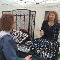<p>Steve and Andrea Schwartz of Chappaqua look at fused glass. </p>