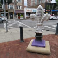 <p>Fleur-de-lis are peppered throughout downtown New Rochelle. </p>