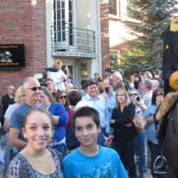 <p>Fans of Sleepy Hollow posed with the Headless Horseman.</p>