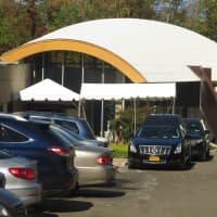 <p>A funeral procession lines up outside Congregation B&#x27;Nai Yisrael on Sunday.</p>