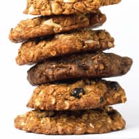 <p>The 4:00 Cookie is a healthy under 200 calorie cookie that curbs cravings.</p>