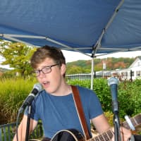 <p>Pleasantville High School students provided shoppers with live entertainment. </p>
