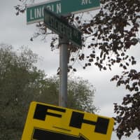 <p>Showing the way from Westchester Avenue.</p>