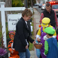 <p>Ad-hoc Trick-or-Treating during the Bedford Village Halloween Parade.</p>