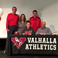 <p>Brandi Coon signs with Marist College. </p>