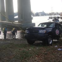 <p>The SUV is brought on shore, where police would continue their investigation.</p>