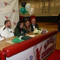 <p>Jordyn DiCostanzo signs her commitment letter with, from left, High School Principal Jeff Capuano, Athletic Director Jason Karol, coach Kylie Gregory and Superintendent of Schools Walter Moran looking on.</p>