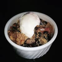 <p>A sweet ending to your Thanksgiving: gluten-free cranberry apple crisp.</p>