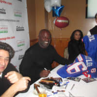 <p>More than 150 people came out to meet Lawrence Taylor.</p>