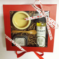 <p>Gift set from Pure Mountain Oil. </p>