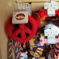 <p>Bark and Meow features chew dogs for dogs in lots of Valentine colors.</p>