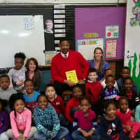 <p>Mount Vernon Superintendent of Schools Kenneth Hamilton read to students to conclude the week.</p>